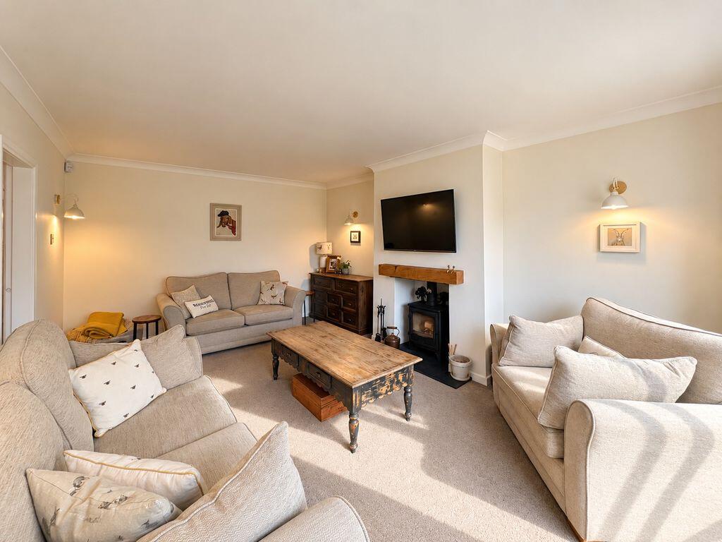 Redfern Drive, Burntwood, WS7 4TA photo 3