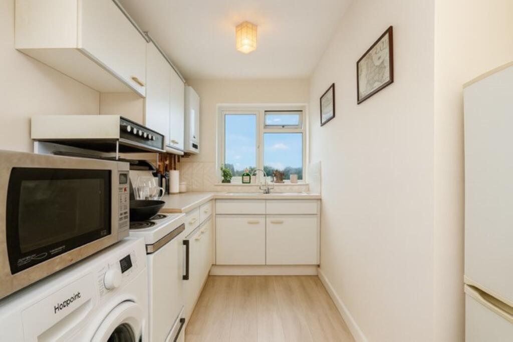 Apartment in St Albans, Fleetville - View 5