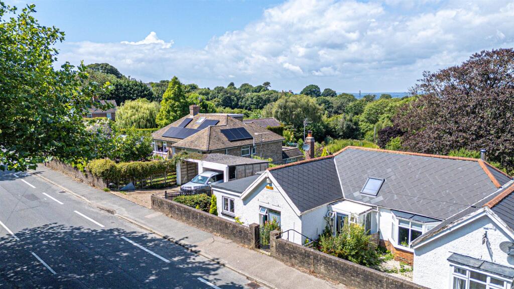 4-bed semi-detached on Rye Road, Hastings, £400,000