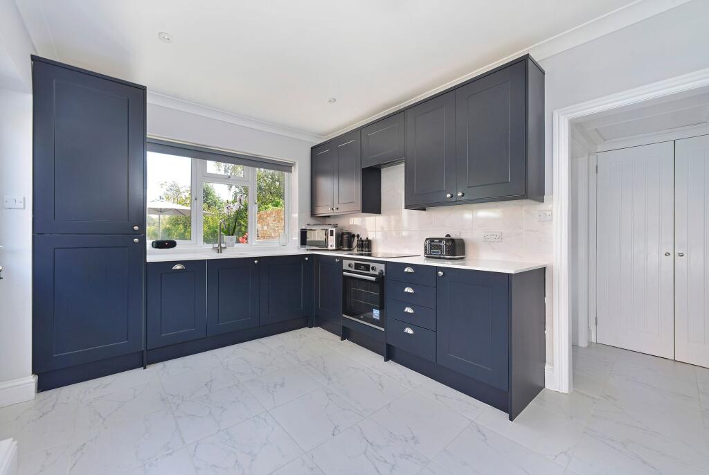 Horsham Road, Rudgwick, RH12 photo 4