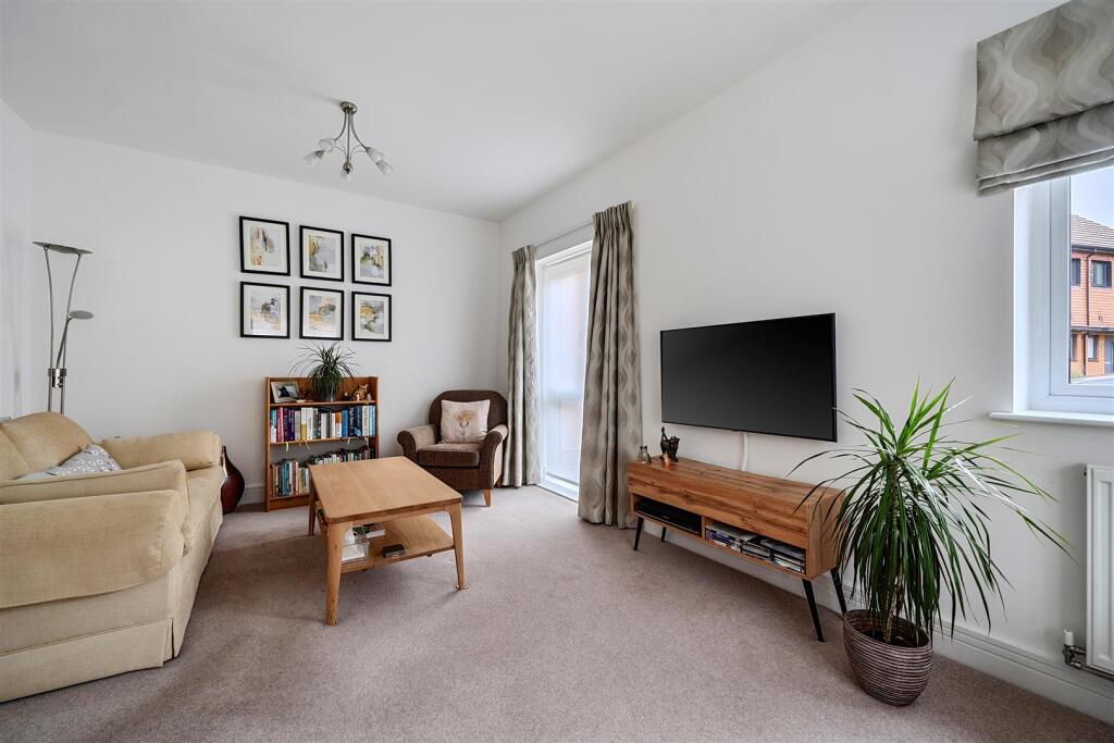 House in Crowthorne, Bracknell Forest - View 4