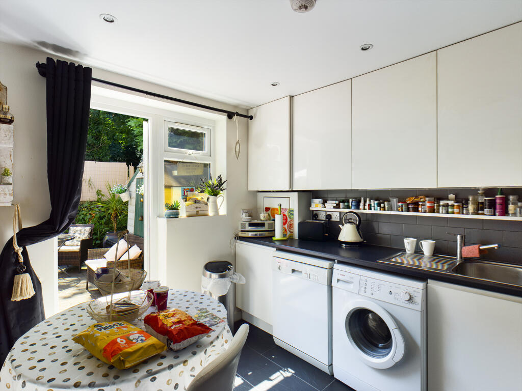 Apartment in Bromley - More