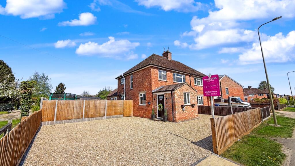 3-bed semi-detached on Launton Road, Bicester, £410,000
