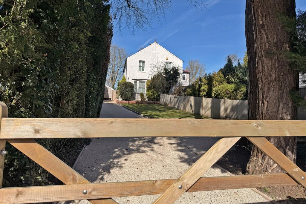 Main image of property: Amersham Road, High Wycombe, HP13 5AA