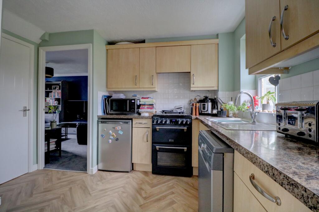 Siskin Close, Kennington, Ashford, TN25 photo 3