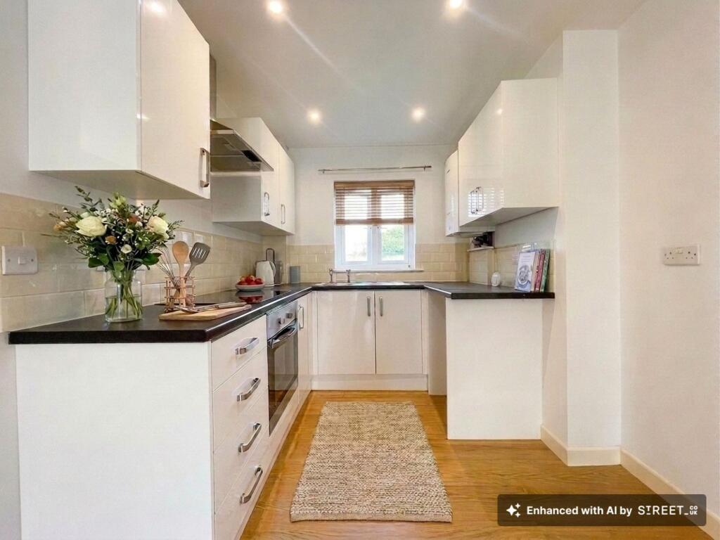 Apartment in Truro - View 2