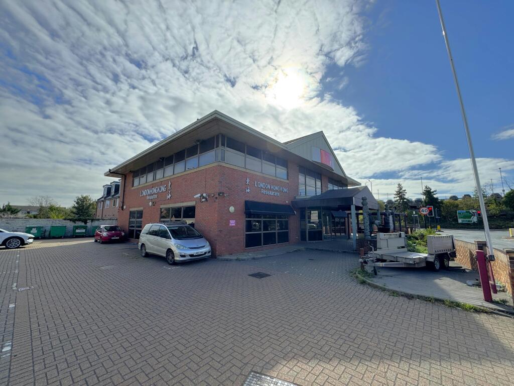 Main image of property: 388 Bath Road, Harmondsworth, Heathrow, UB7 0DH