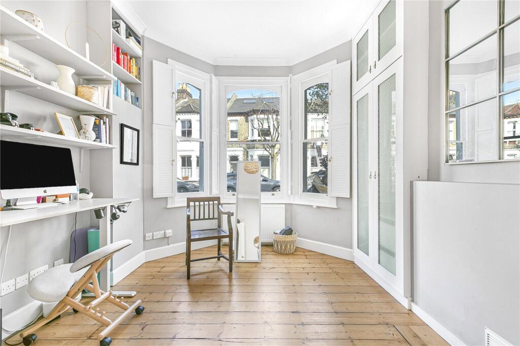 Apartment in London - More