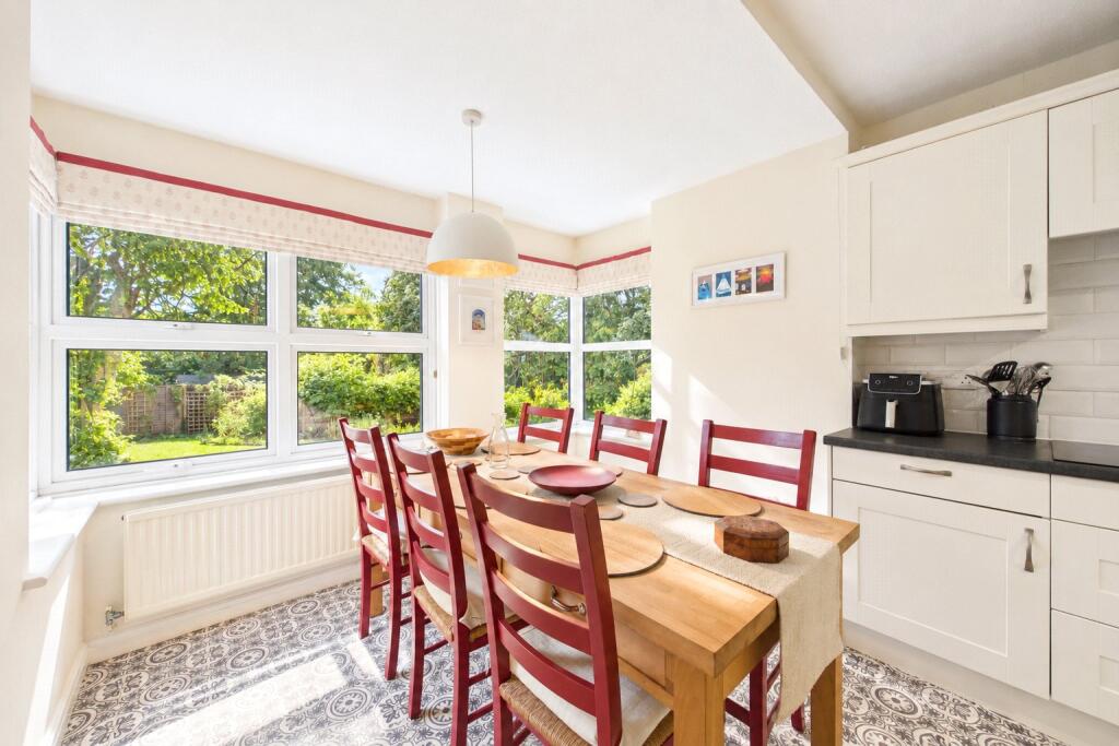 The Glade, Purley on Thames, Reading, Berkshire, RG8 photo 4
