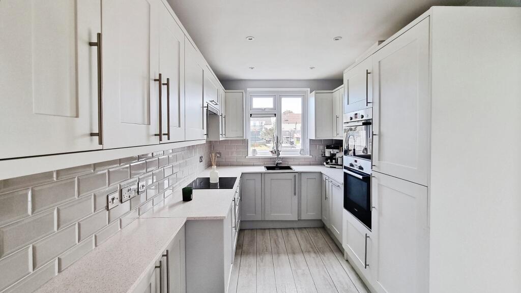 Swanspool Parade, Wellingborough - View 5