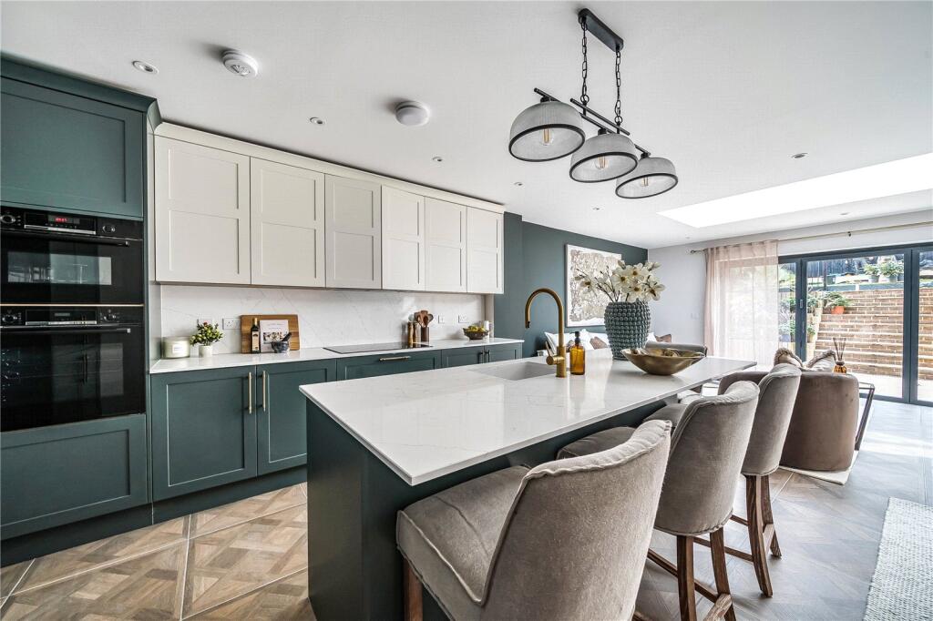 House in Elmbridge, Weybridge - More