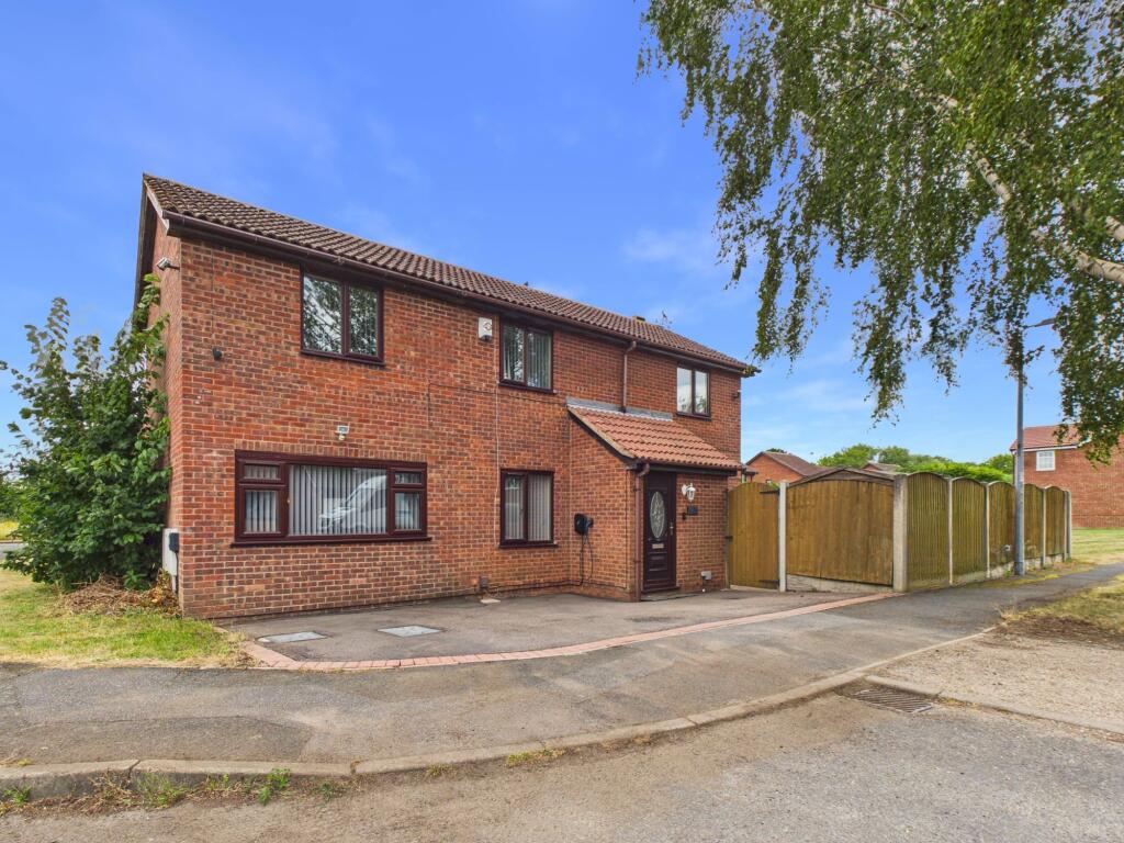 4-bed detached on Briset Close, Stenson Fields, £350,000