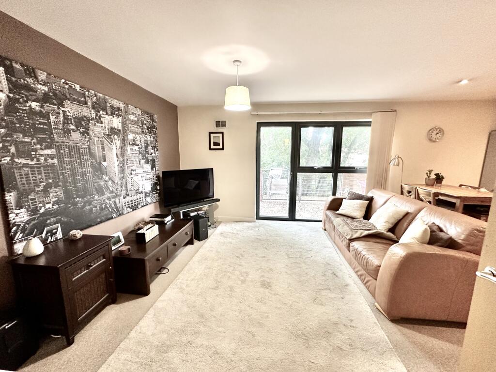 Apartment in Sheffield, South Yorkshire - View 2