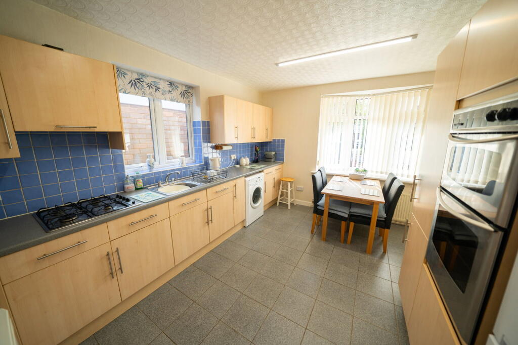 House in Oadby and Wigston, Leicestershire - More
