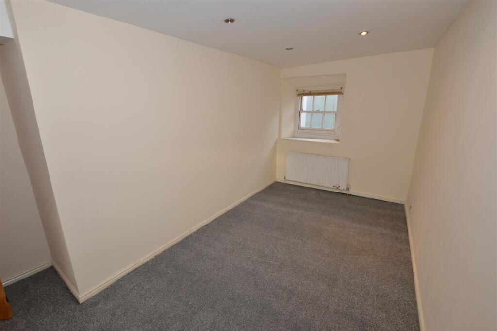 4 Frenchgate, Richmond photo 4