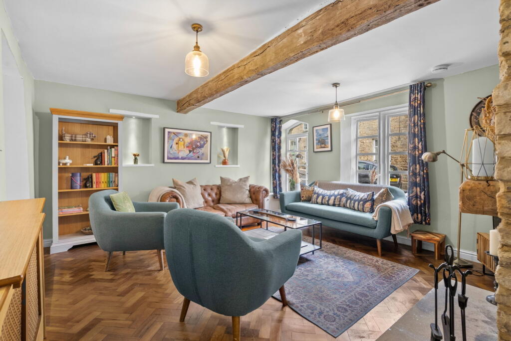 House in Gloucester - View 5