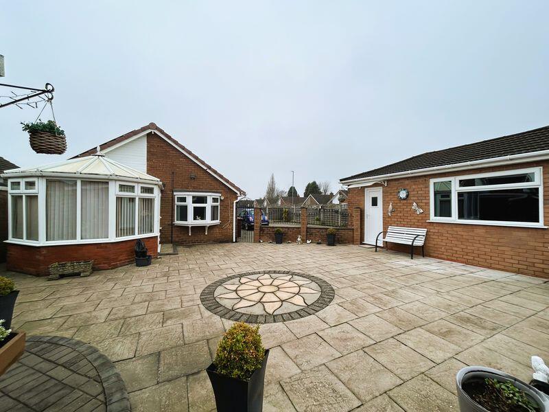 Oakenhayes Drive, Brownhills, Walsall WS8 7QB photo 2