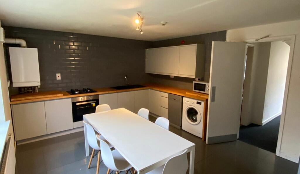 Main image of property: 6-Bedroom Student House // Denison court NG7 3PH