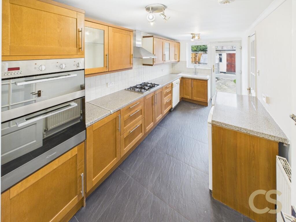 House in Broxbourne, Waltham Cross - View 2