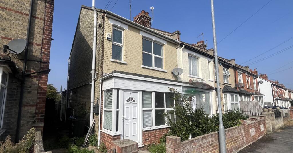 1-bed flat on 5A & 5B Fairfield Road, Clacton-on-Sea, Essex, CO15 3QP, £140,000