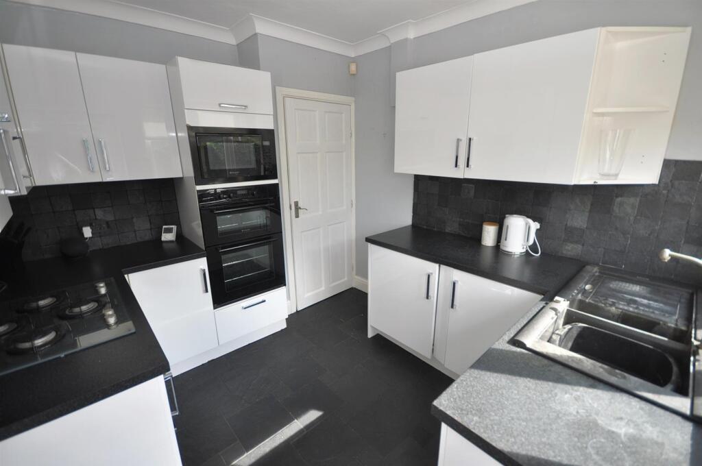 House in Doncaster, Thorne - More