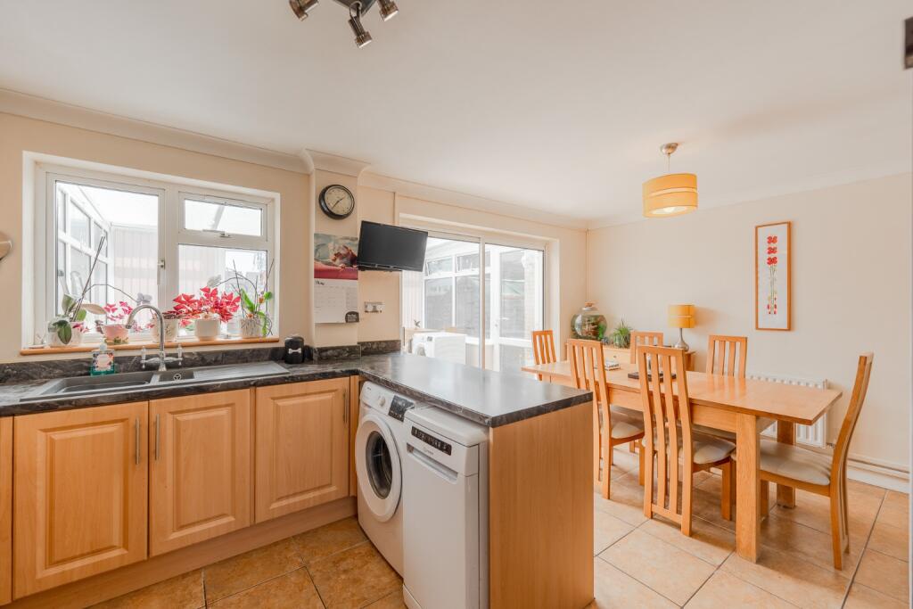 Greenfields, Earith, Huntingdon, Cambridgeshire, PE28 3QZ photo 4