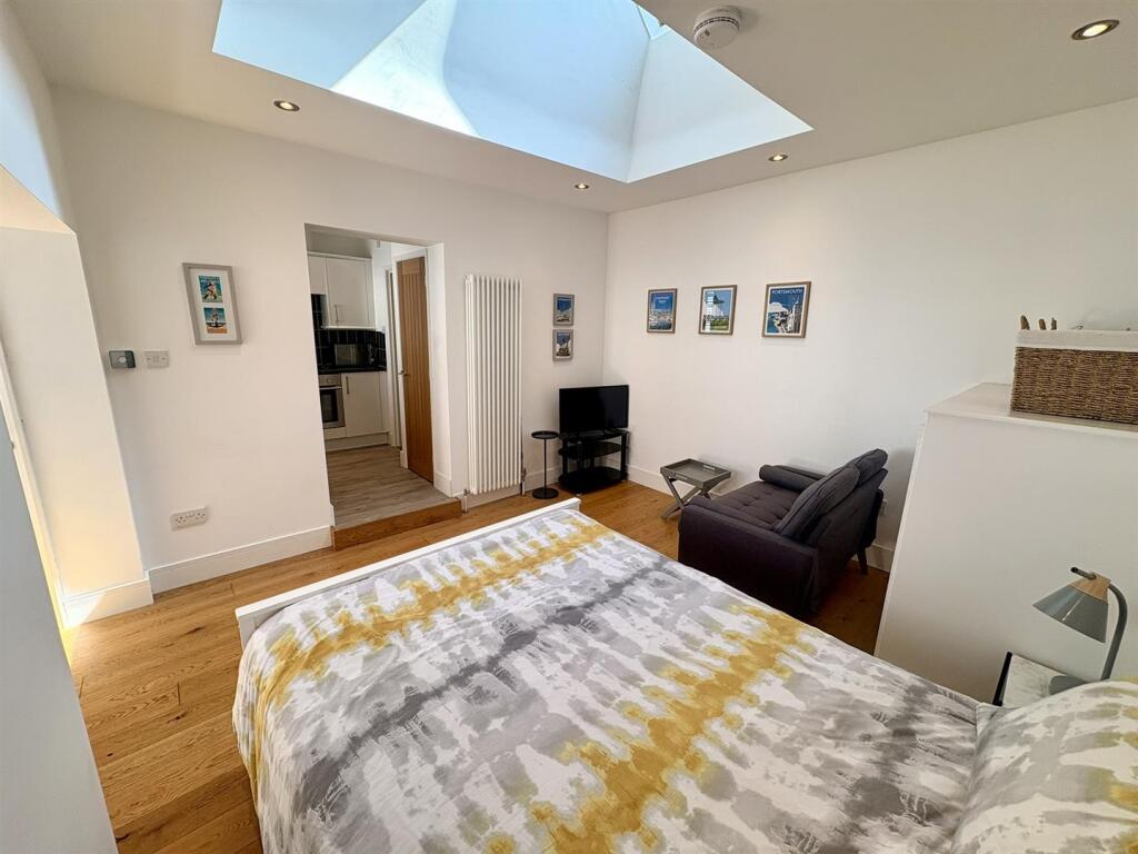 Apartment in Portsmouth, Southsea - View 3
