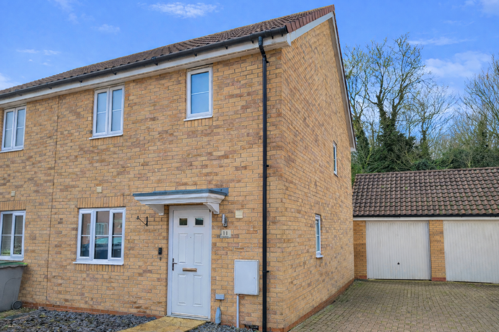 3-bed semi-detached on Sandy Close, Great Blakenham, Ipswich, Suffolk, IP6, £275,000