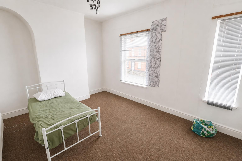 House in Wrexham, The Dunks, Caia Park - View 4