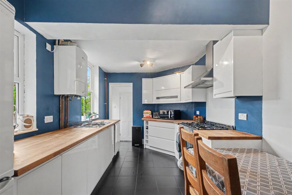 House in Nottingham, Beeston - View 4