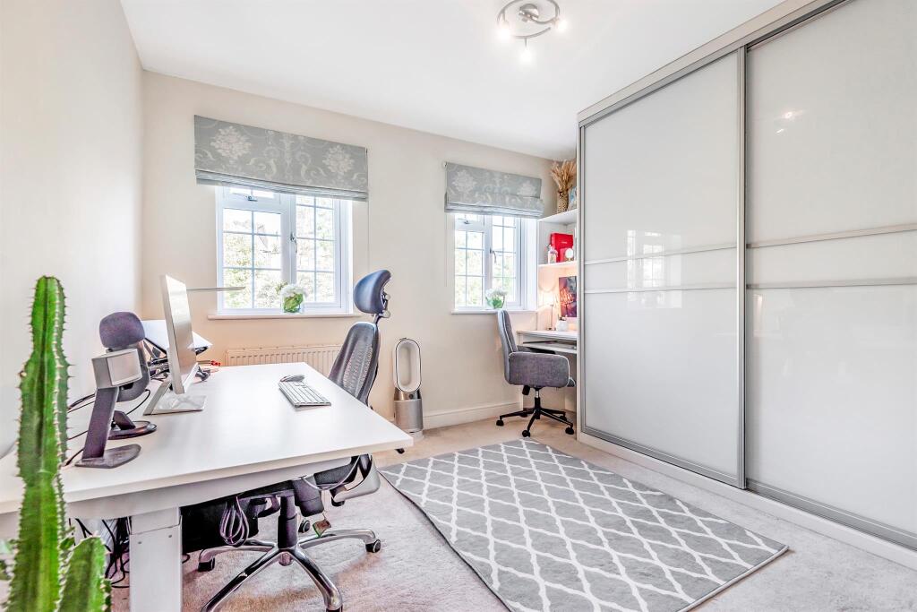 Apartment in London, Shepherd's Bush - View 4