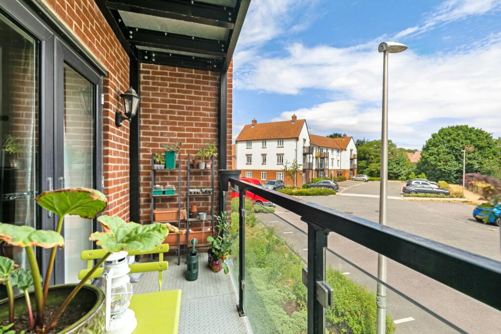 Apartment in Wokingham, Montague Park - View 3