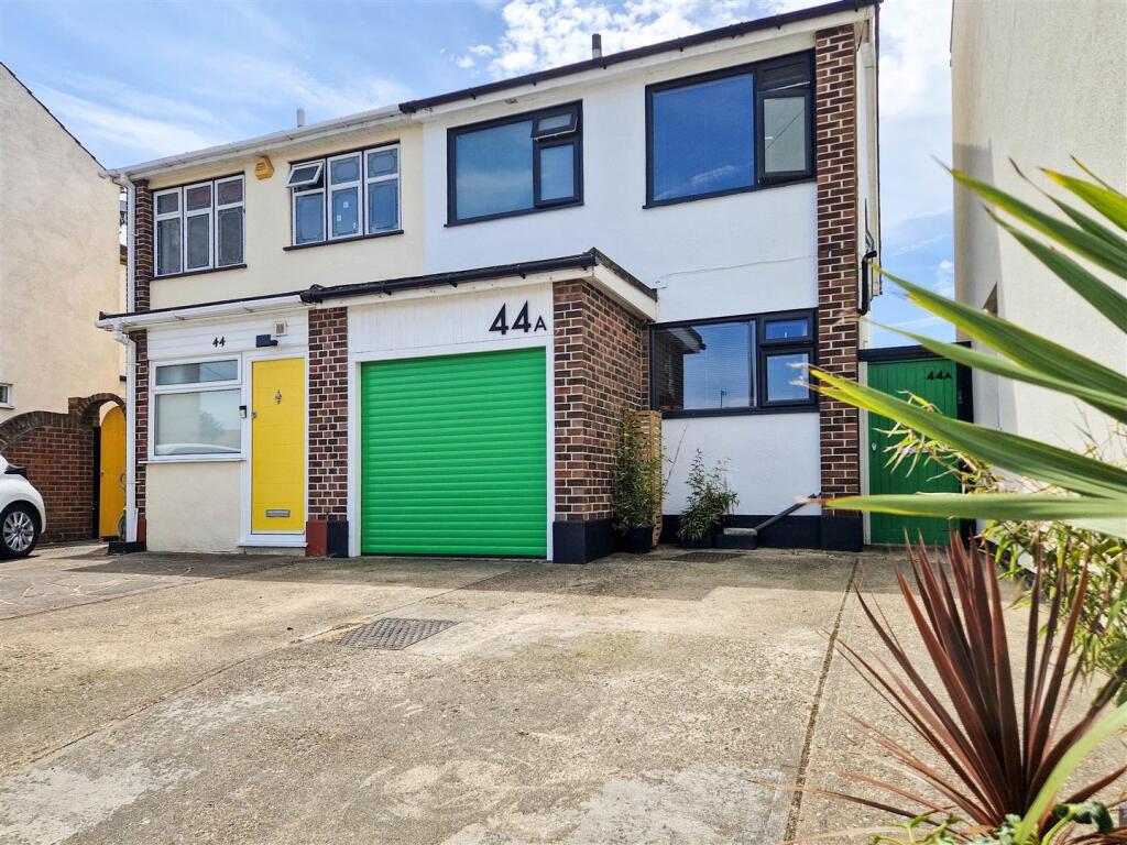 Main image of property: Carlton Avenue, Westcliff-On-Sea
