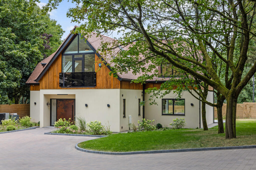 Main image of property: Brockley Hill, Stanmore, Greater London, HA7