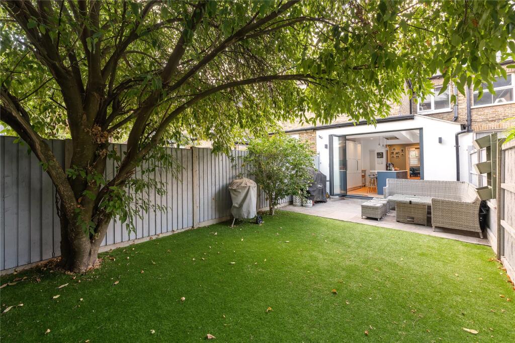 House in London - View 3
