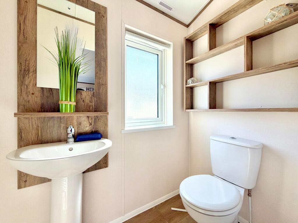 2025 Willerby Malton Elite, Oaklands Holiday Park, Clacton-on-Sea, Essex, CO16 8HW photo 5