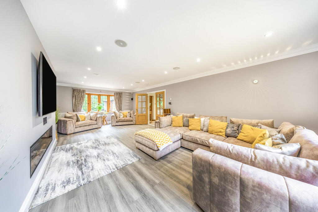 Finchampstead Road, Wokingham, RG40 - More
