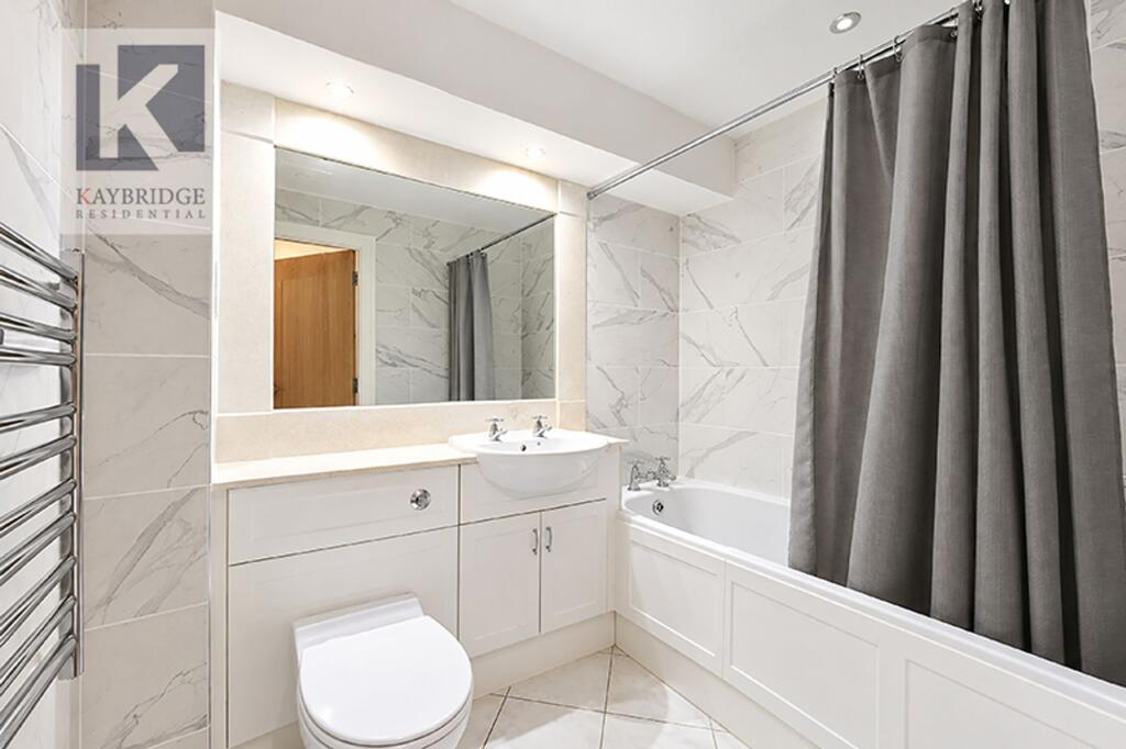 Apartment in Kingston upon Thames - View 4