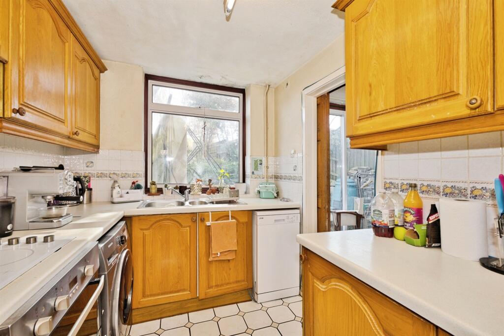 Additional image 7 of Yew Tree Close, Yeovil