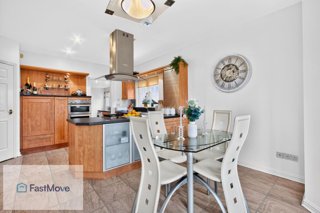 House in Motherwell, North Lanarkshire - More