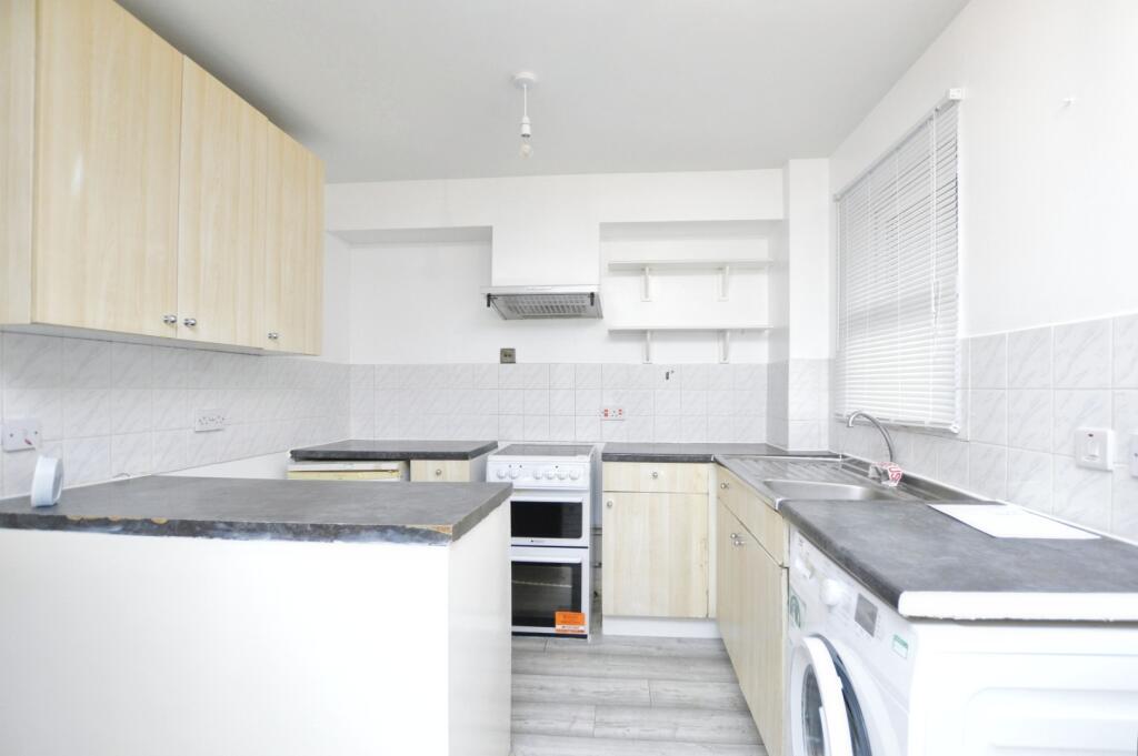 Apartment in London, Beckton - View 4