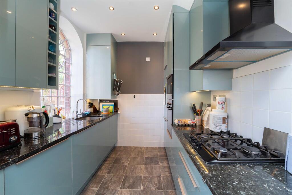Apartment in Southall - View 5