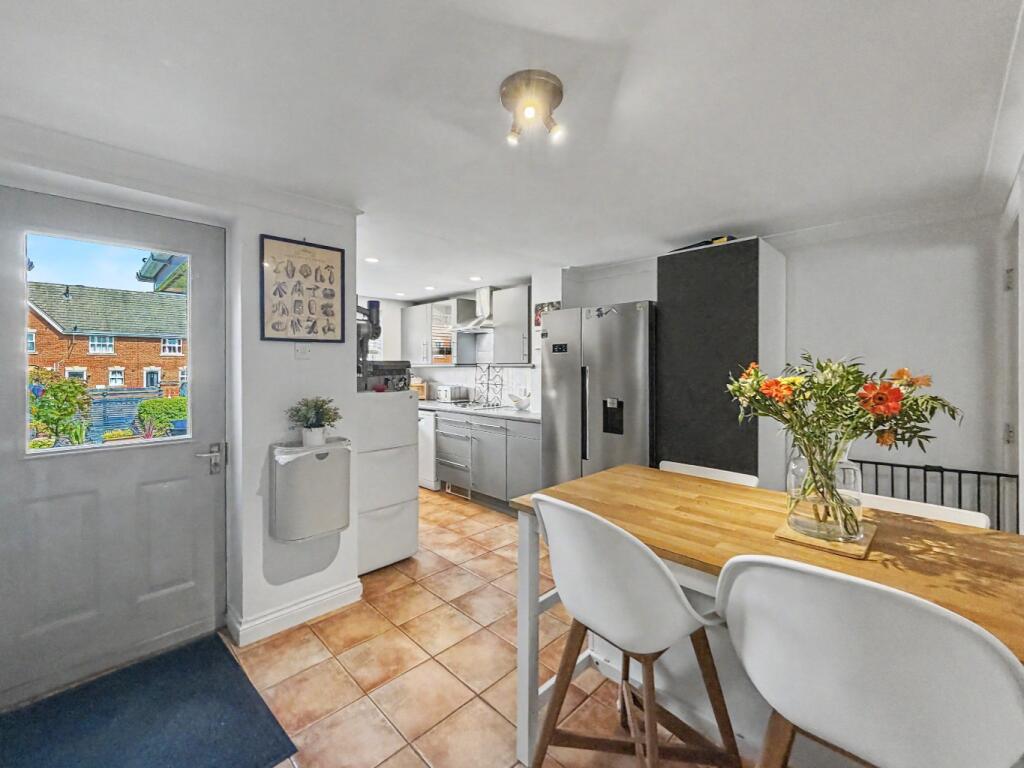 6 Pascoe Crescent, Daventry, NN11 9YU - View 3