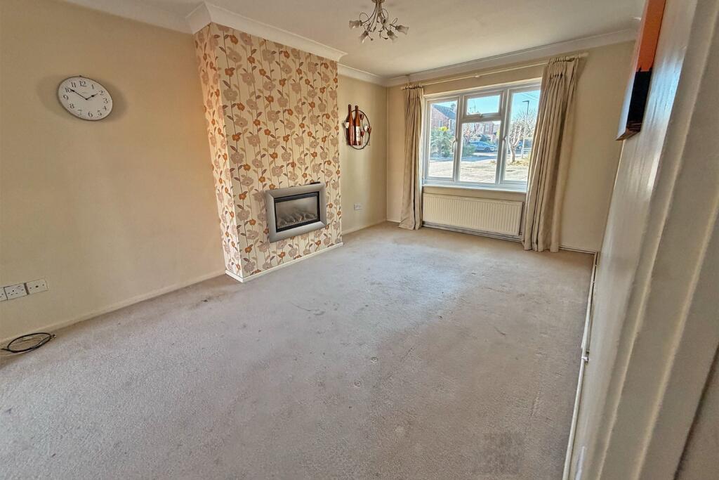 Forge Close, Holmer Green,  HP15 6PY photo 4