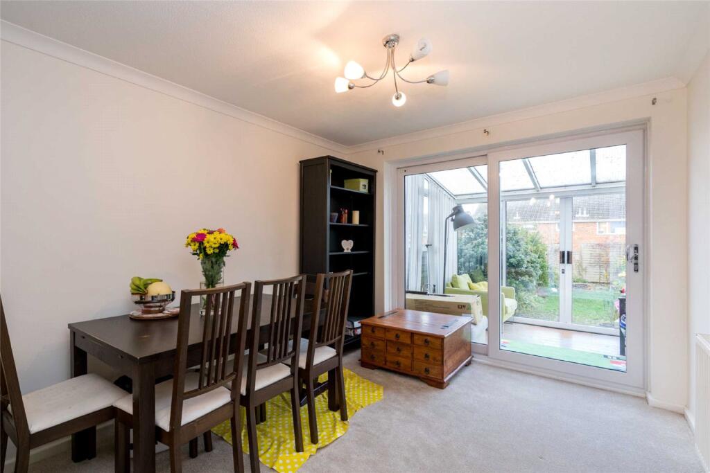 Tarrant Drive, Harpenden, Hertfordshire, AL5 photo 4