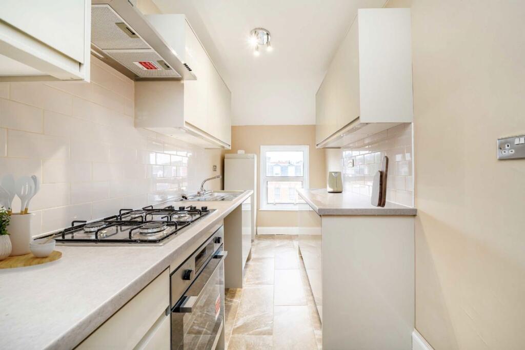 Apartment in London, Park Royal - View 3