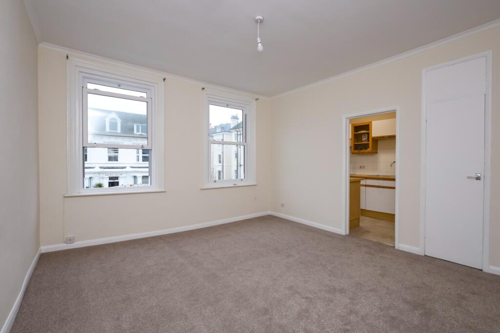 Apartment in Eastbourne, East Sussex - View 2