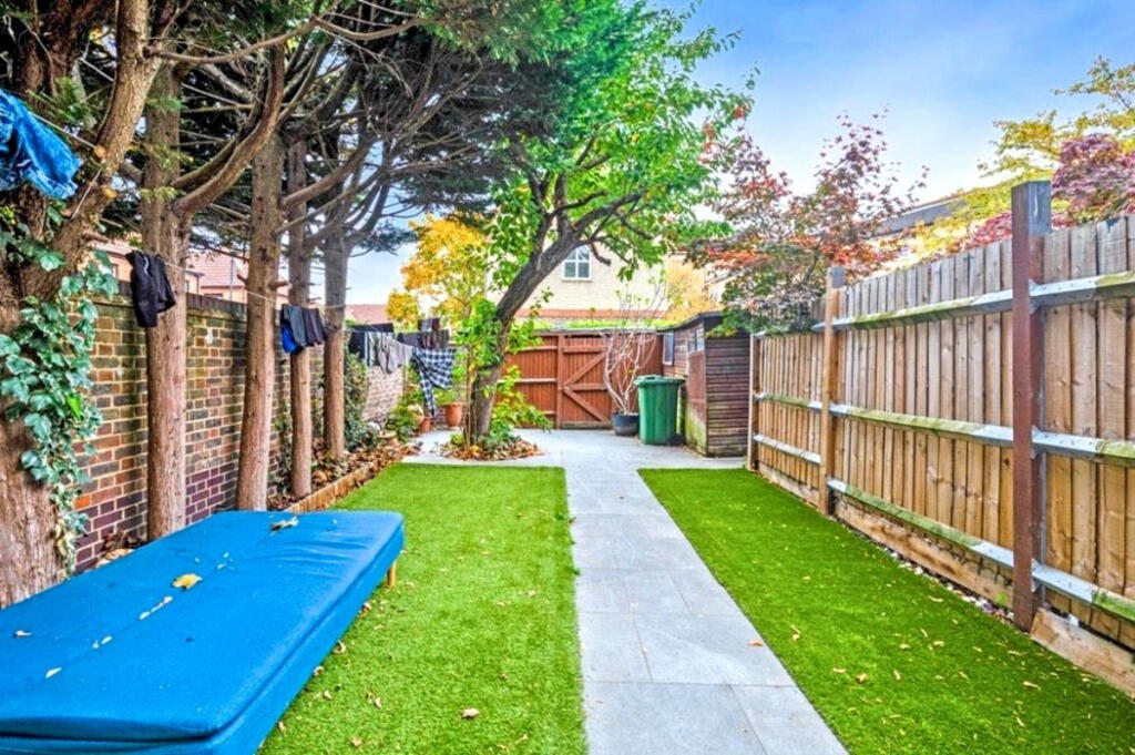 Valiant Way, London, E6 photo 4
