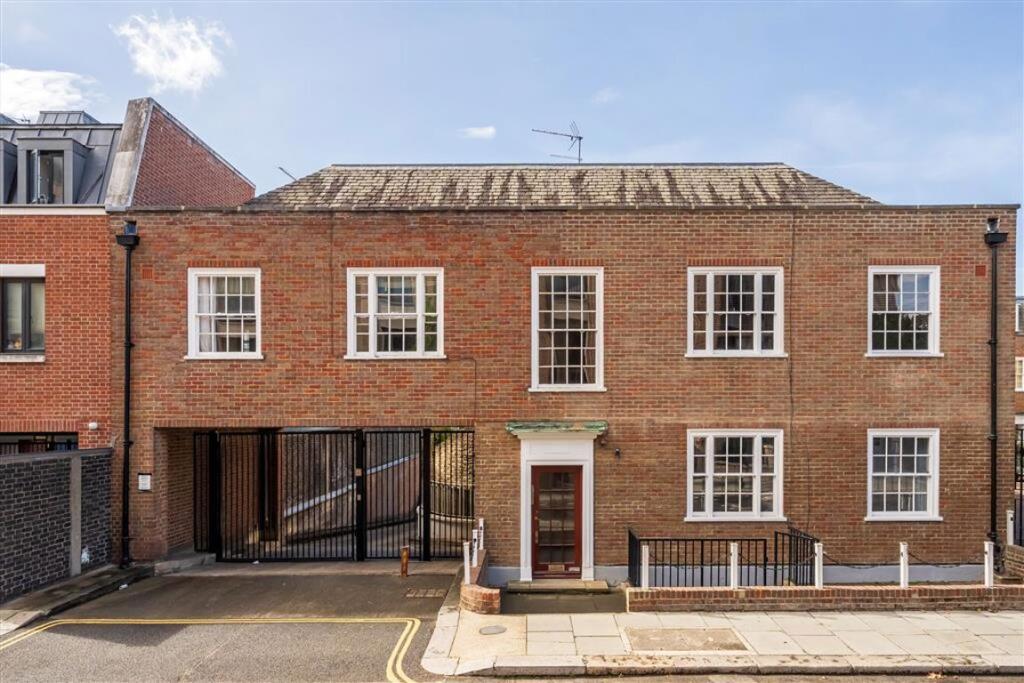 Apartment in London, Lot's Village, Chelsea - More