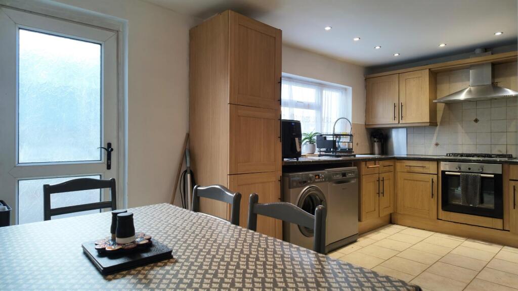 House in Cardiff, Grangetown - View 4